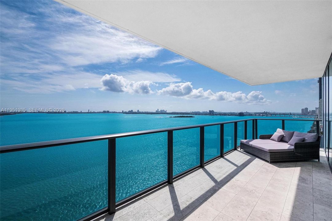 Active With Contract: $1,900,000 (3 beds, 3 baths, 1634 Square Feet)