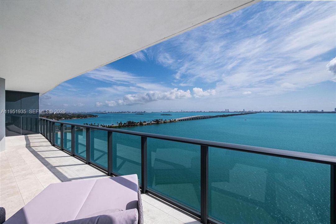 Active With Contract: $1,900,000 (3 beds, 3 baths, 1634 Square Feet)