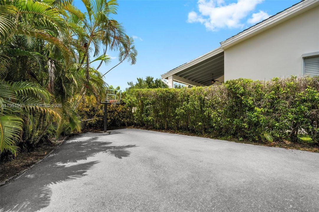 For Sale: $4,500,000 (5 beds, 5 baths, 3836 Square Feet)
