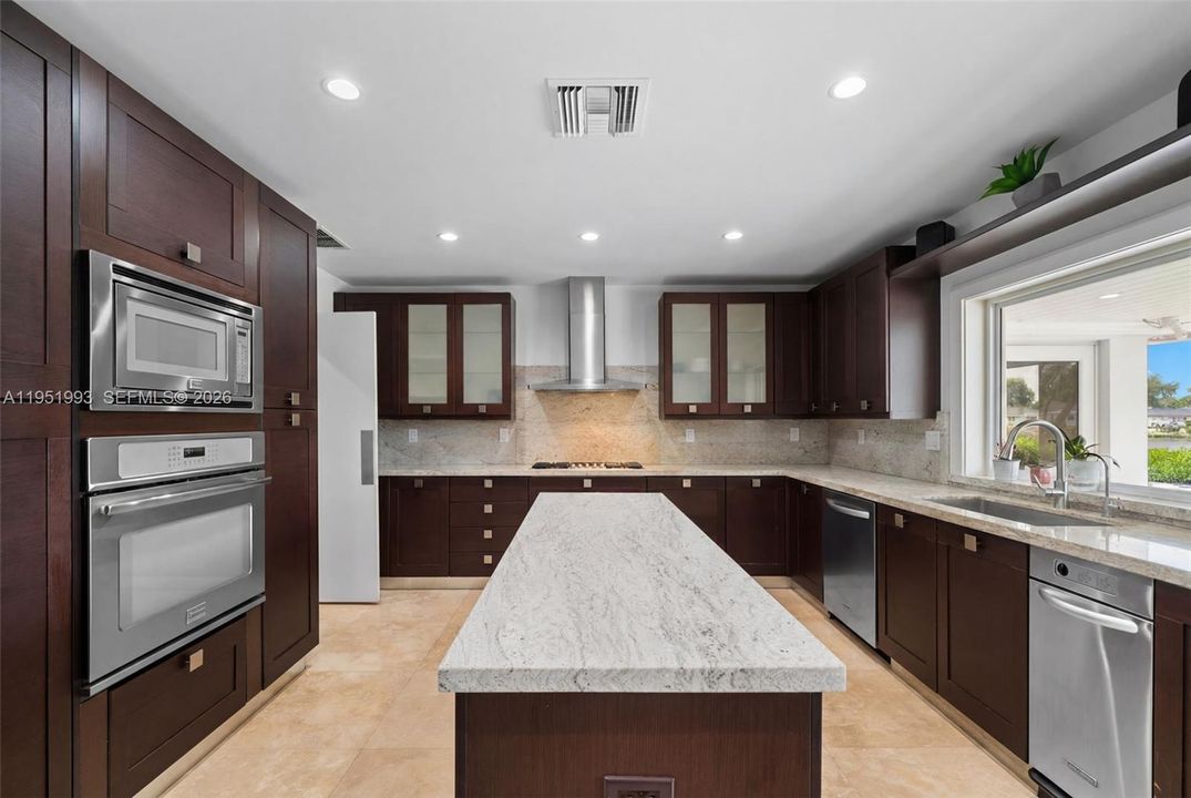 For Sale: $4,500,000 (5 beds, 5 baths, 3836 Square Feet)