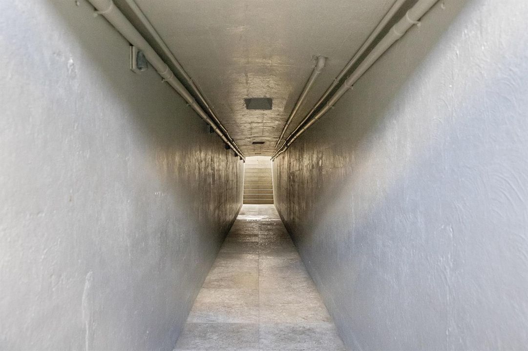 Tunnel 1
