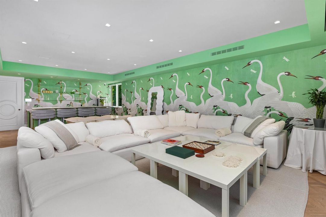 Lounge 6