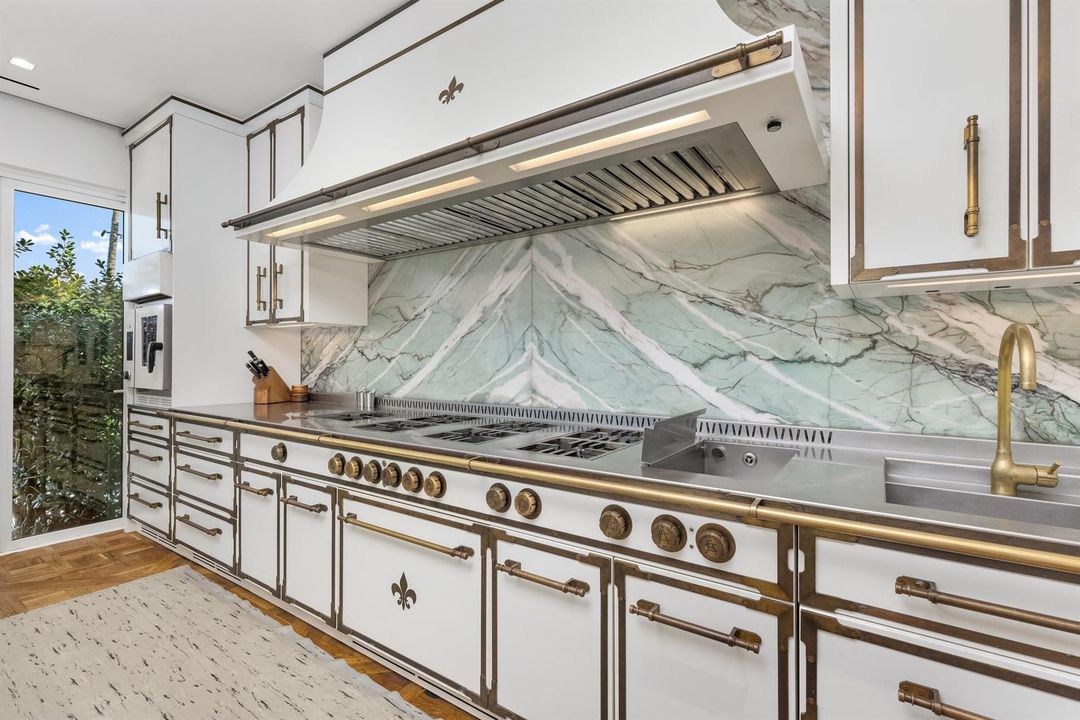 Kitchen 7