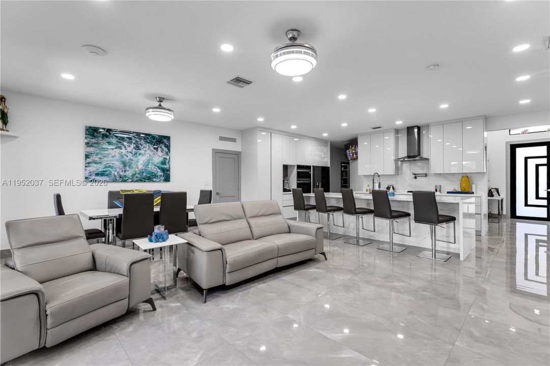 Недавно продано: $995,000 (5 спален, 3 ванн, 2275 Квадратных фут)