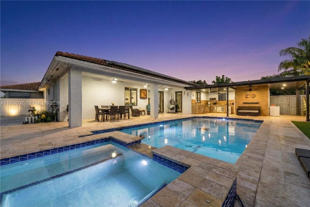 Недавно продано: $995,000 (5 спален, 3 ванн, 2275 Квадратных фут)