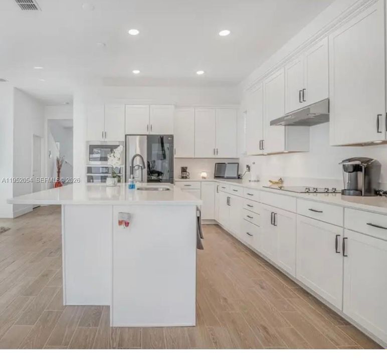 For Rent: $2,990 (4 beds, 3 baths, 2500 Square Feet)