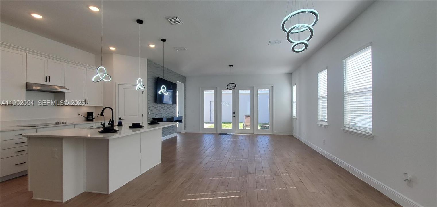 For Rent: $2,990 (4 beds, 3 baths, 2500 Square Feet)
