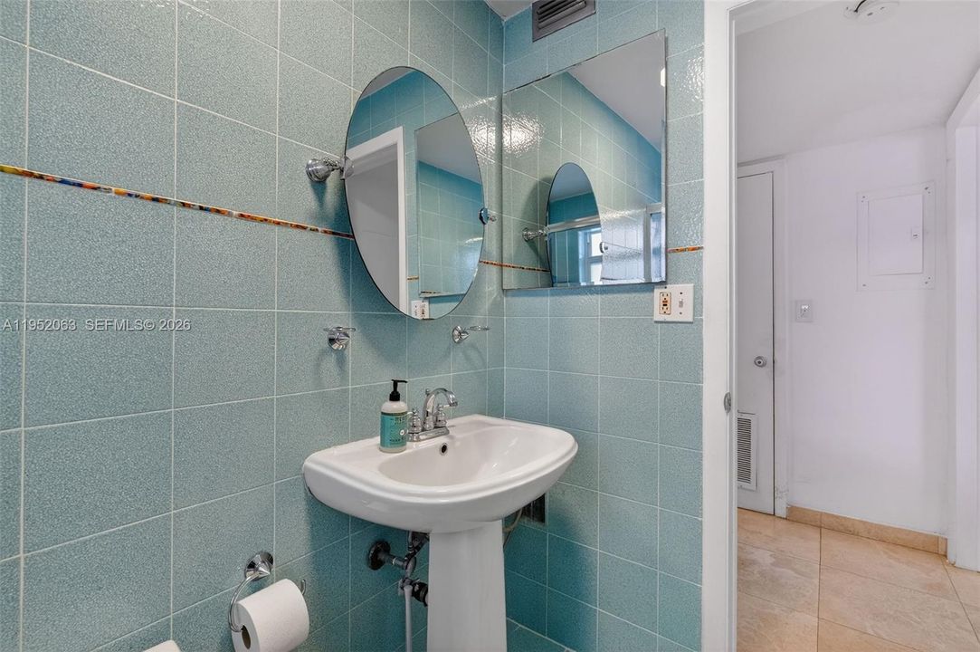 Active With Contract: $549,000 (2 beds, 2 baths, 1320 Square Feet)