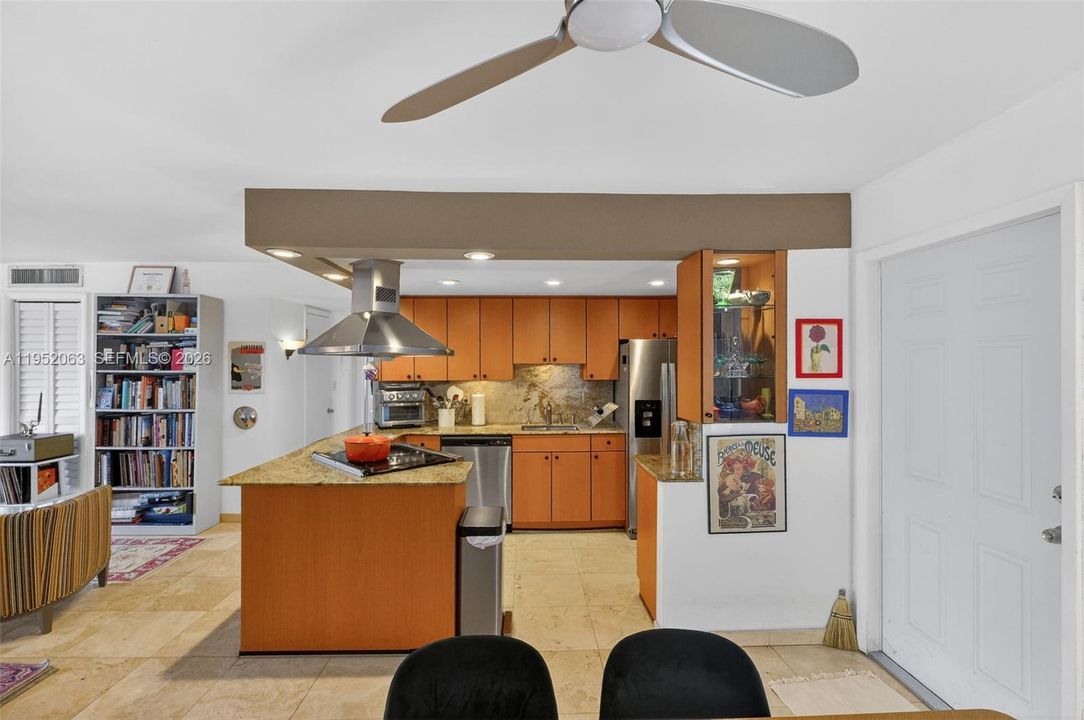 Active With Contract: $549,000 (2 beds, 2 baths, 1320 Square Feet)