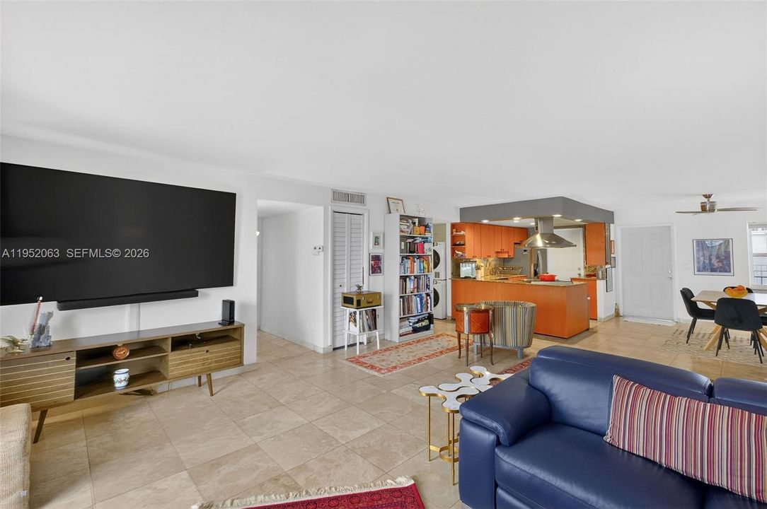 Active With Contract: $549,000 (2 beds, 2 baths, 1320 Square Feet)
