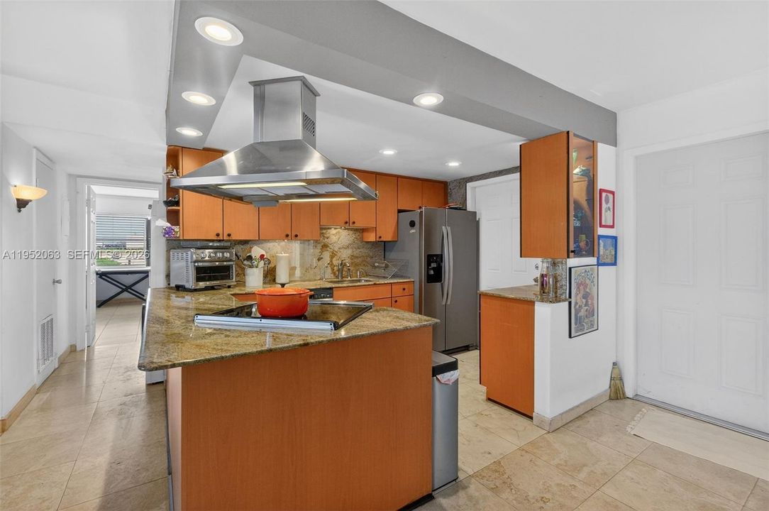 Active With Contract: $549,000 (2 beds, 2 baths, 1320 Square Feet)