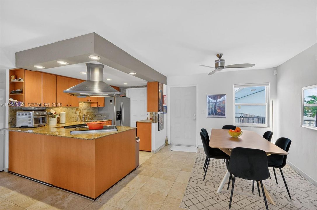 Active With Contract: $549,000 (2 beds, 2 baths, 1320 Square Feet)