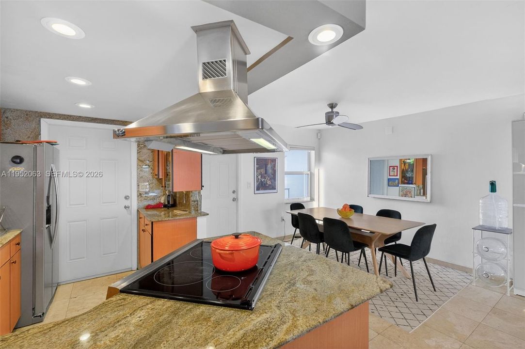 Active With Contract: $549,000 (2 beds, 2 baths, 1320 Square Feet)