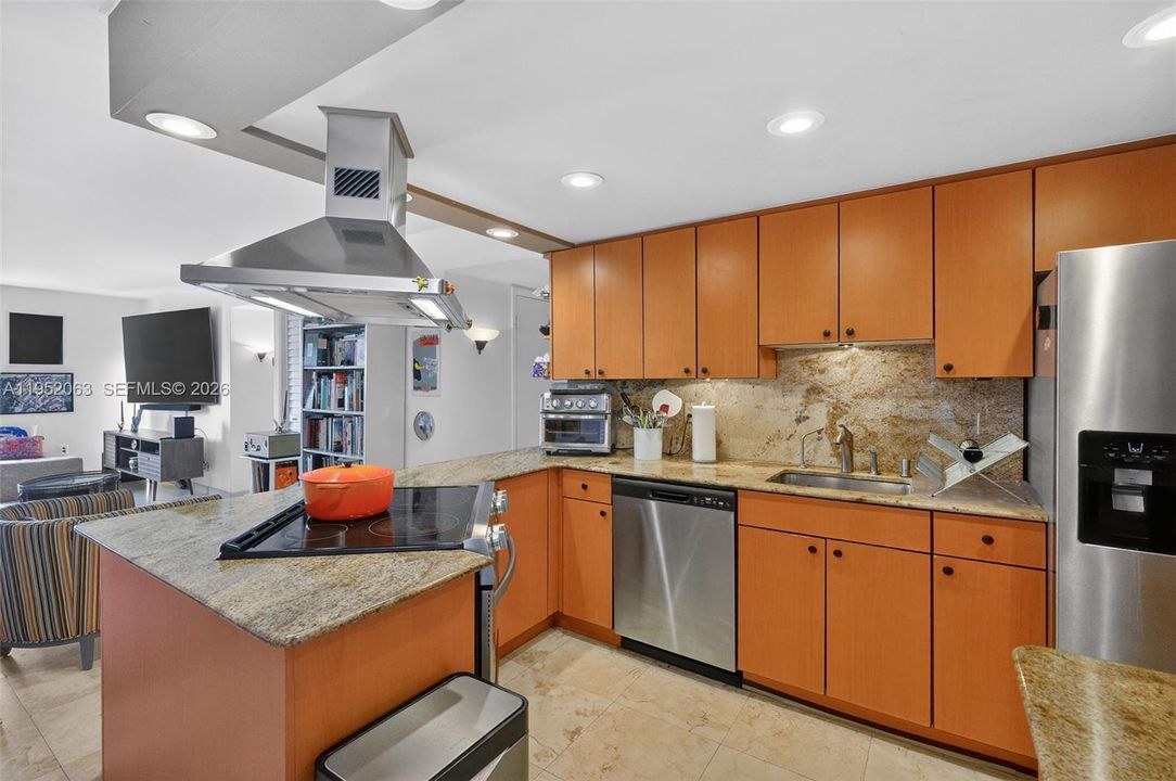 Active With Contract: $549,000 (2 beds, 2 baths, 1320 Square Feet)