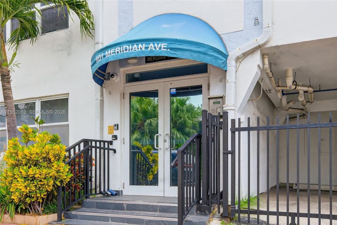 Active With Contract: $549,000 (2 beds, 2 baths, 1320 Square Feet)