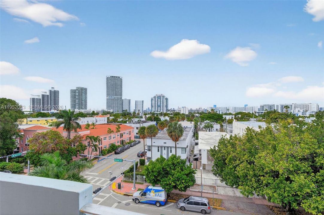 Active With Contract: $549,000 (2 beds, 2 baths, 1320 Square Feet)