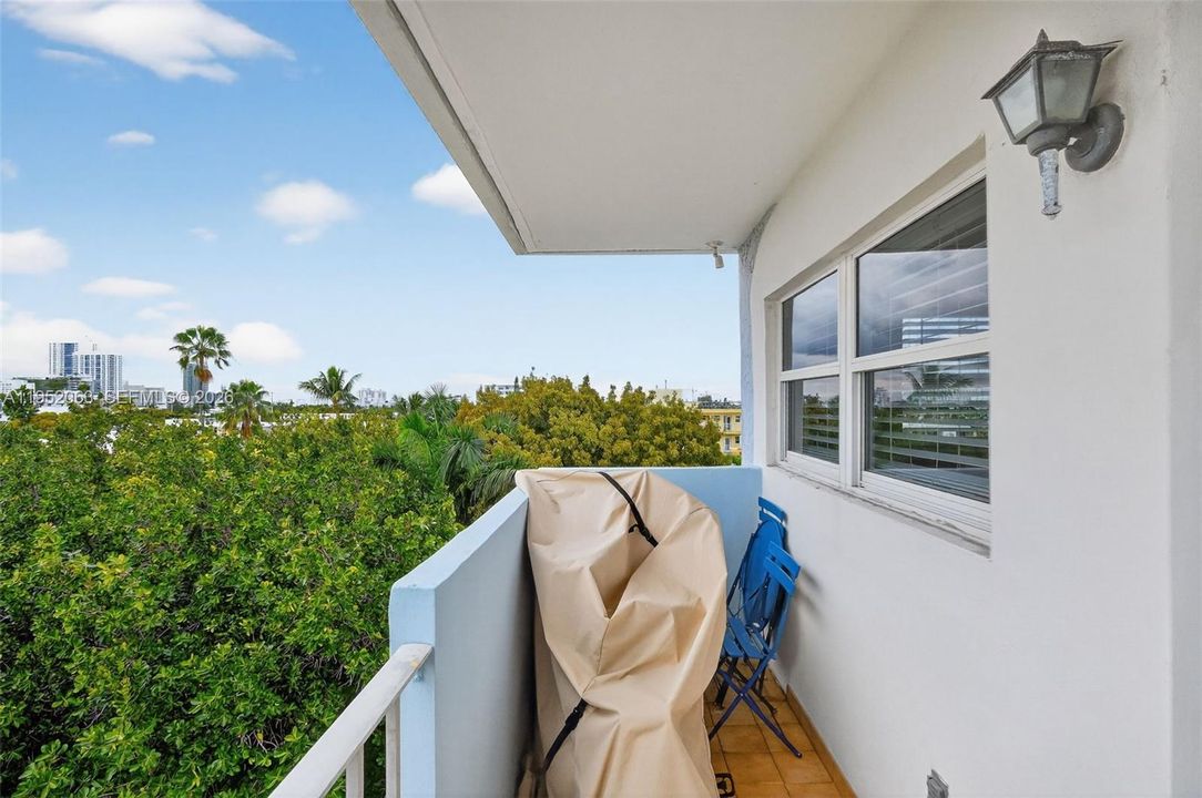 Active With Contract: $549,000 (2 beds, 2 baths, 1320 Square Feet)
