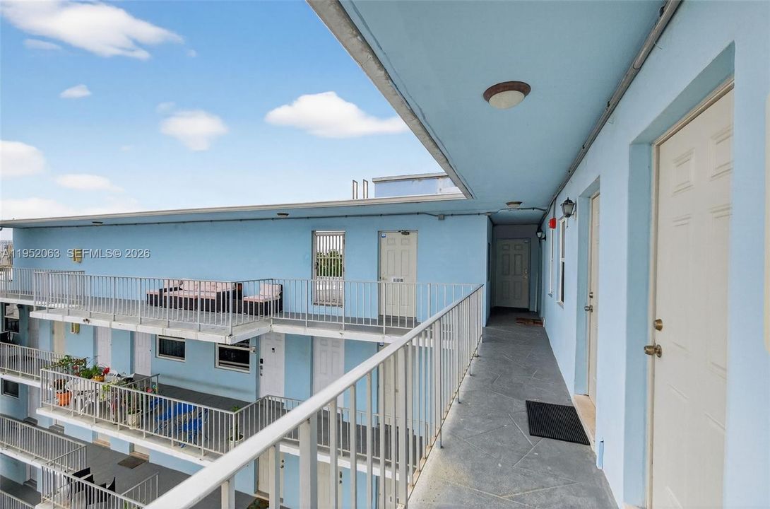 Active With Contract: $549,000 (2 beds, 2 baths, 1320 Square Feet)