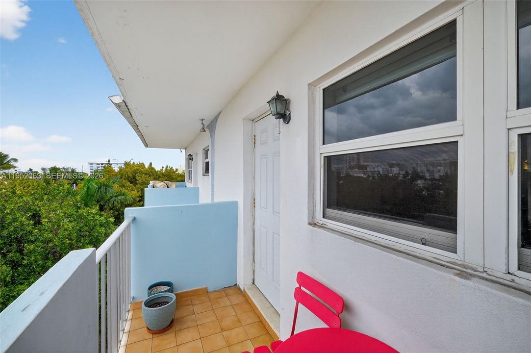 Active With Contract: $549,000 (2 beds, 2 baths, 1320 Square Feet)