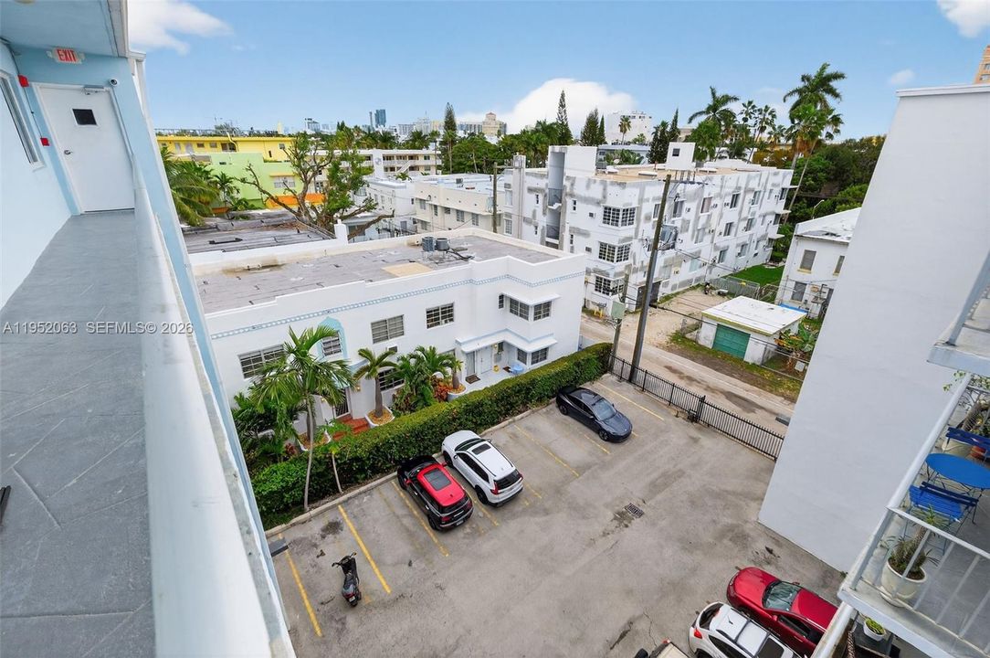 Active With Contract: $549,000 (2 beds, 2 baths, 1320 Square Feet)