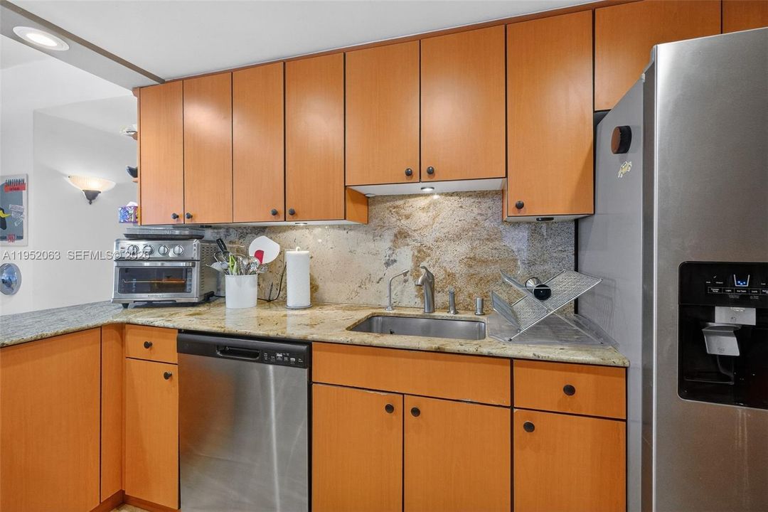Active With Contract: $549,000 (2 beds, 2 baths, 1320 Square Feet)