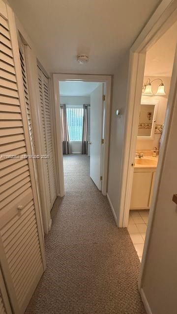 For Rent: $2,800 (2 beds, 2 baths, 980 Square Feet)