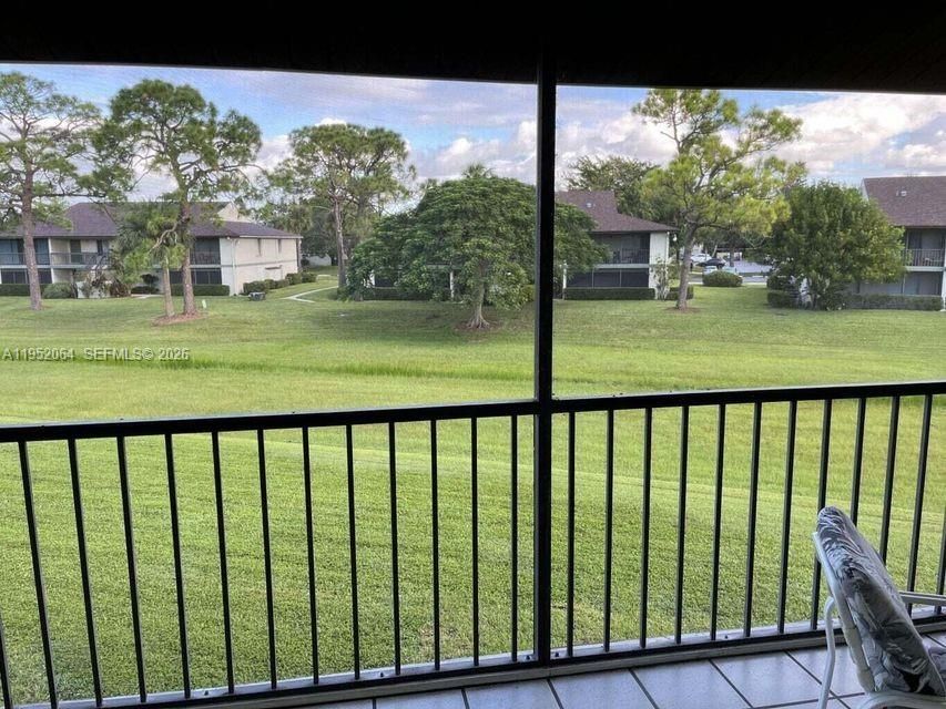 For Rent: $2,800 (2 beds, 2 baths, 980 Square Feet)