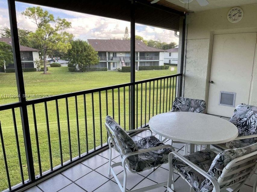 For Rent: $2,800 (2 beds, 2 baths, 980 Square Feet)