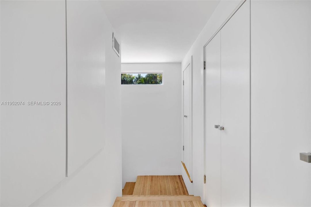 合同活跃: $11,500 (4 贝兹, 2 浴室, 2013 平方英尺)