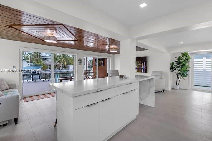 For Rent: $10,000 (4 beds, 2 baths, 1575 Square Feet)