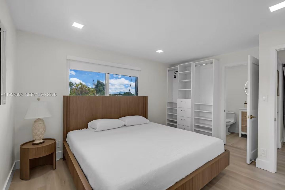 For Rent: $10,000 (4 beds, 2 baths, 1575 Square Feet)