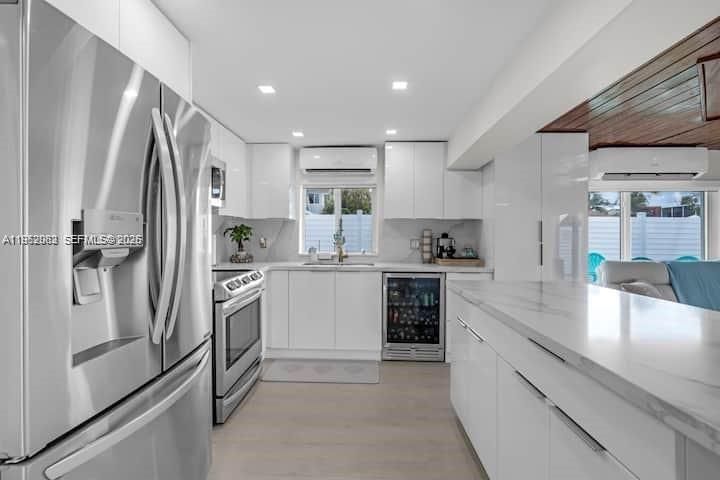 For Rent: $10,000 (4 beds, 2 baths, 1575 Square Feet)