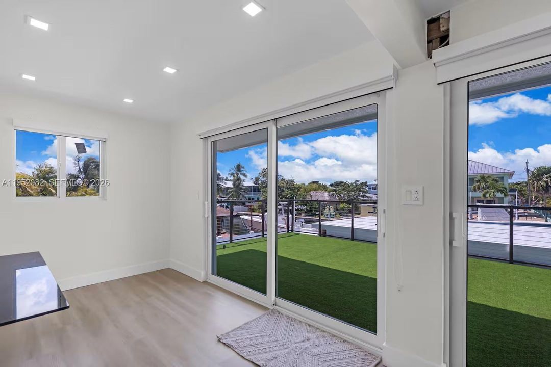 For Rent: $10,000 (4 beds, 2 baths, 1575 Square Feet)