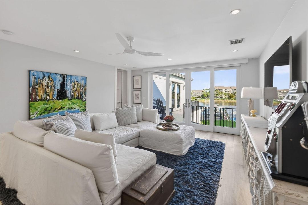 14662WatermarkWay(60)