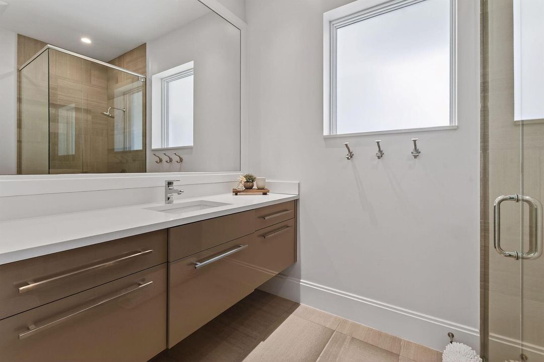 14662WatermarkWay(93)