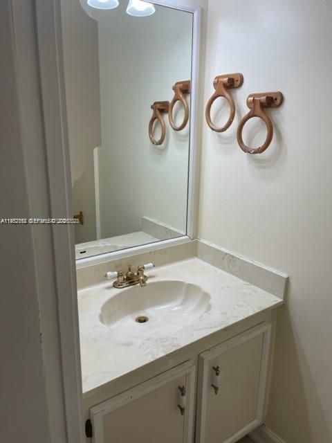 En Venta: $189,900 (3 camas, 2 baños, 1770 Pies cuadrados)