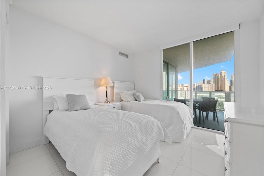 For Sale: $785,000 (3 beds, 2 baths, 1461 Square Feet)