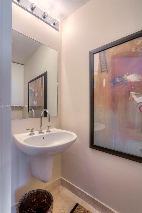 For Sale: $795,000 (1 beds, 1 baths, 667 Square Feet)
