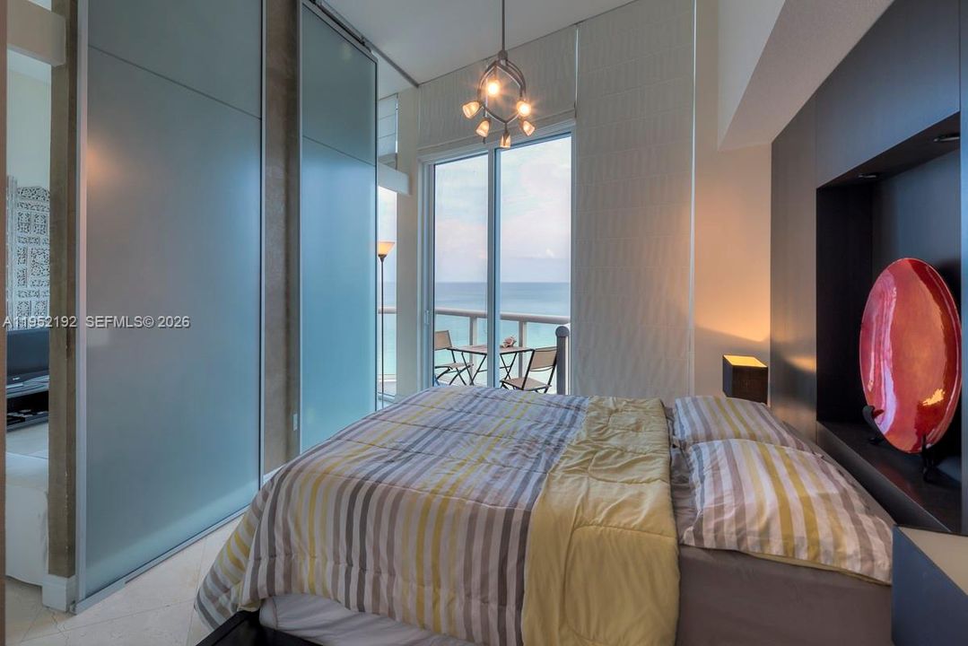 For Sale: $795,000 (1 beds, 1 baths, 667 Square Feet)