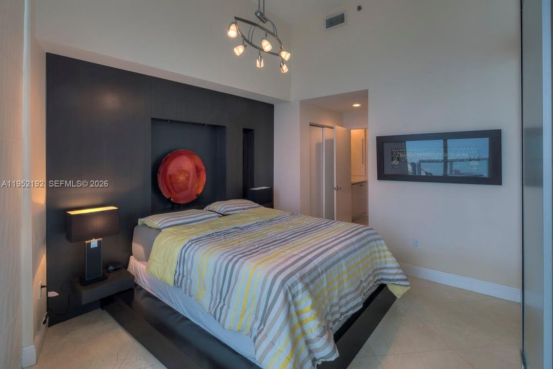 For Sale: $795,000 (1 beds, 1 baths, 667 Square Feet)