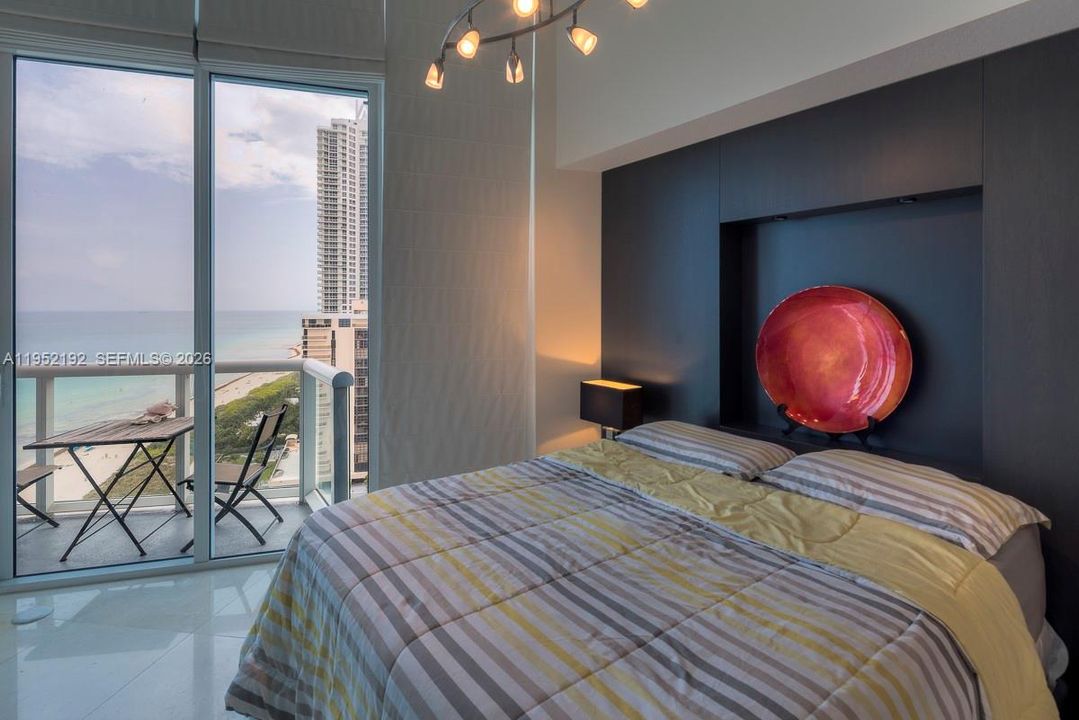 For Sale: $795,000 (1 beds, 1 baths, 667 Square Feet)