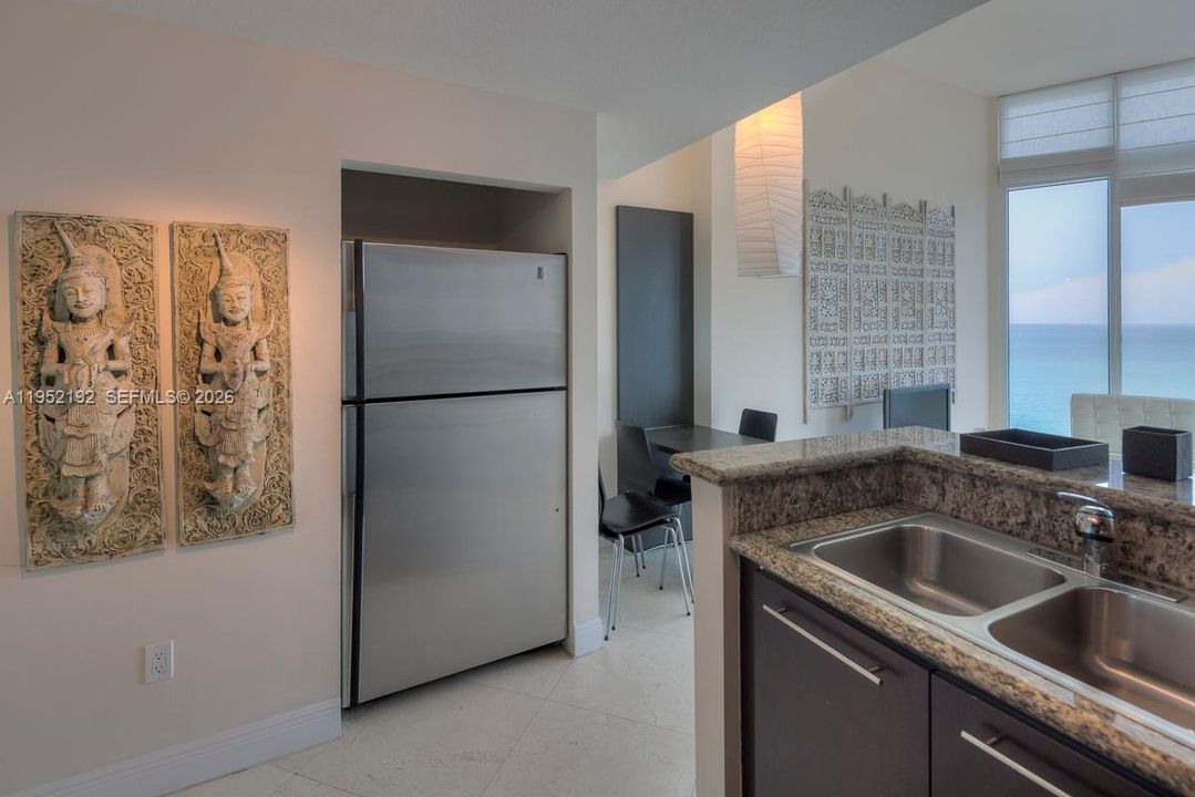 For Sale: $795,000 (1 beds, 1 baths, 667 Square Feet)
