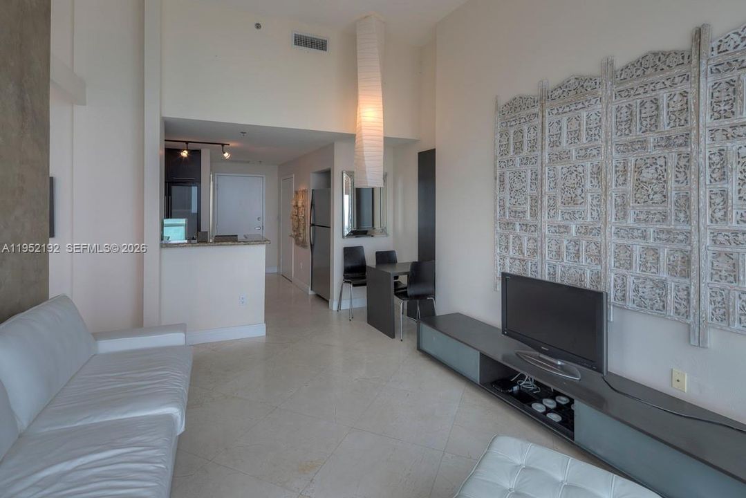 For Sale: $795,000 (1 beds, 1 baths, 667 Square Feet)