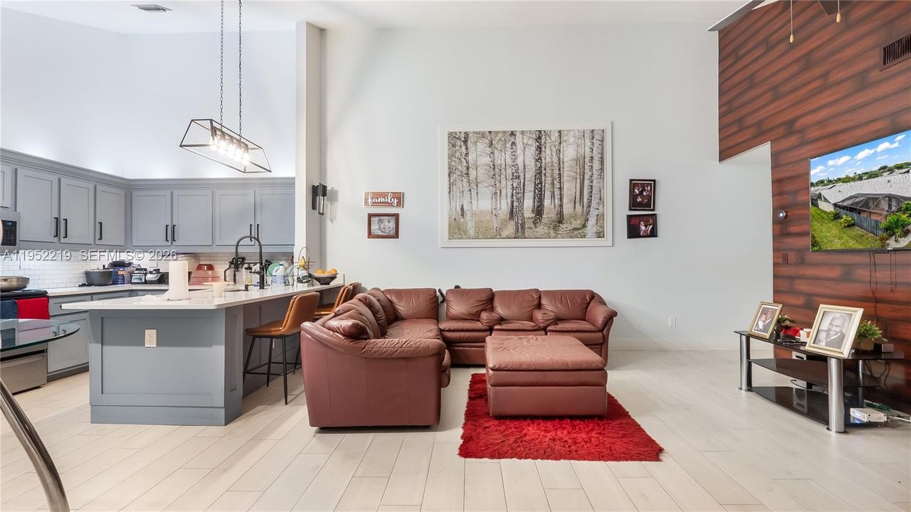 En Venta: $379,900 (3 camas, 2 baños, 1332 Pies cuadrados)