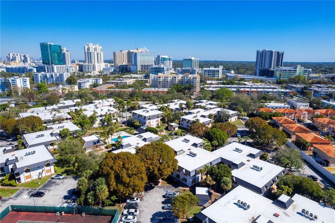 For Sale: $245,000 (1 beds, 1 baths, 875 Square Feet)