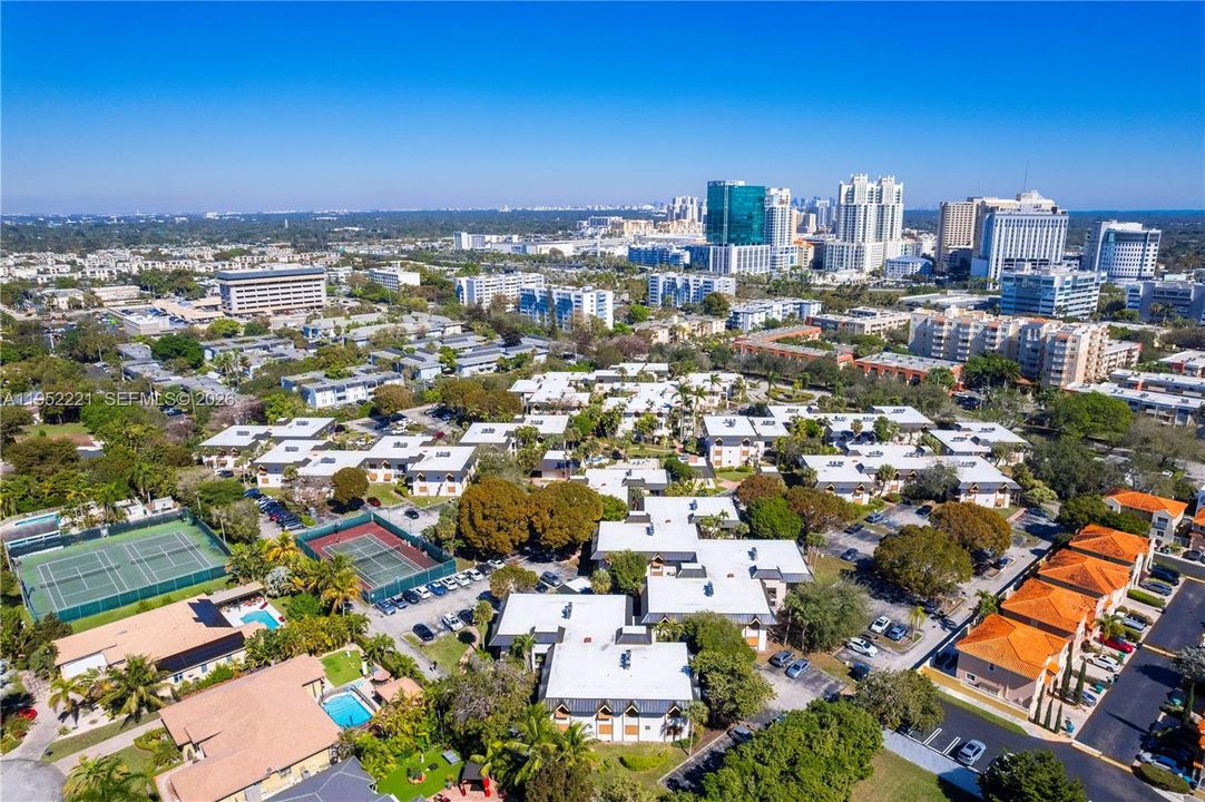 For Sale: $245,000 (1 beds, 1 baths, 875 Square Feet)
