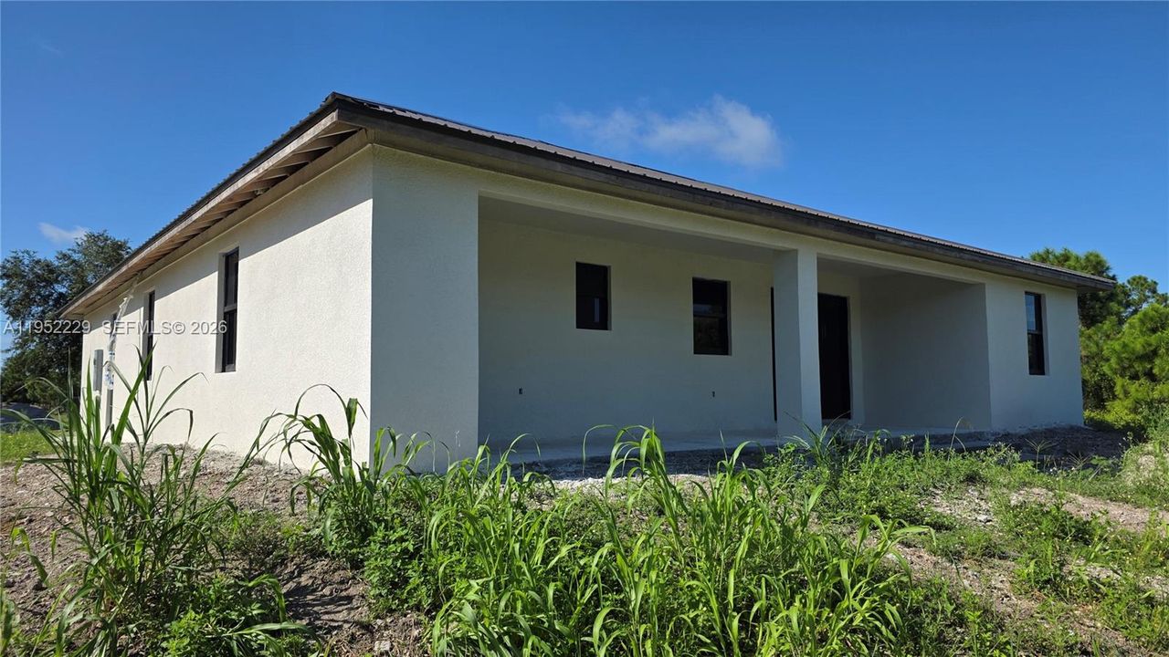 Recently Sold: $413,000 (3 beds, 2 baths, 1526 Square Feet)
