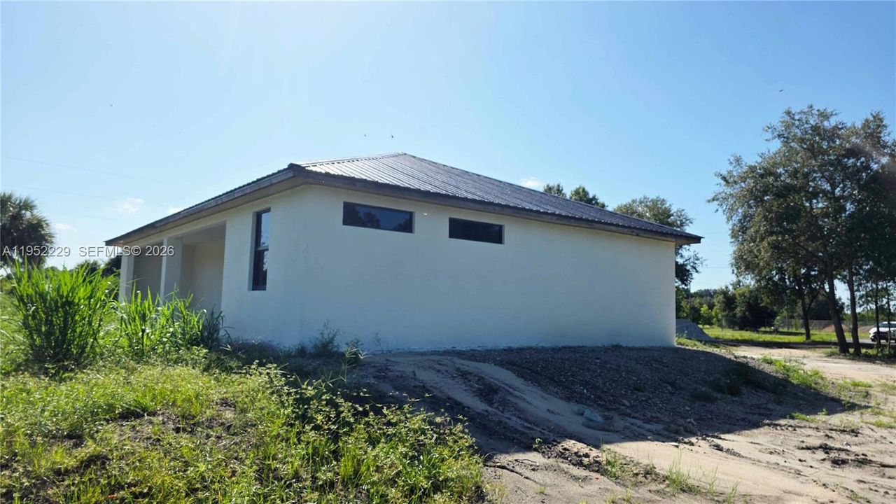Recently Sold: $413,000 (3 beds, 2 baths, 1526 Square Feet)