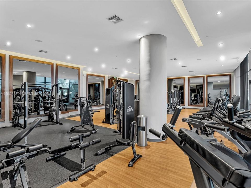 Activo con contrato: $3,200,000 (4 camas, 6 baños, 3801 Pies cuadrados)
