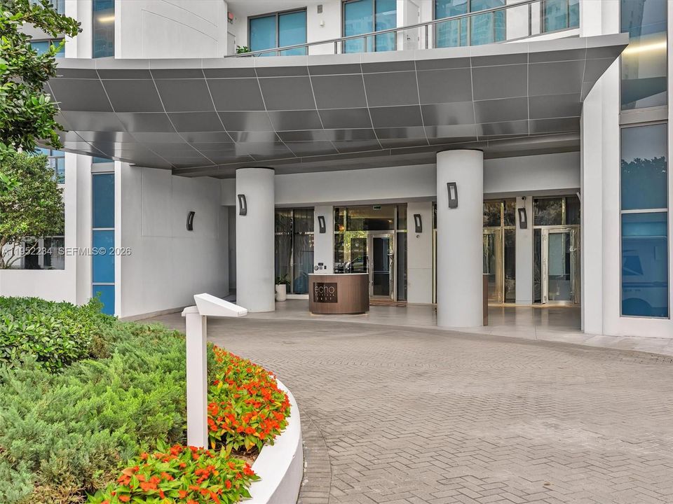 Activo con contrato: $3,200,000 (4 camas, 6 baños, 3801 Pies cuadrados)